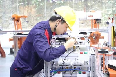廣州市輕工職業學校包攬“機器人技術應用”市賽前三名
